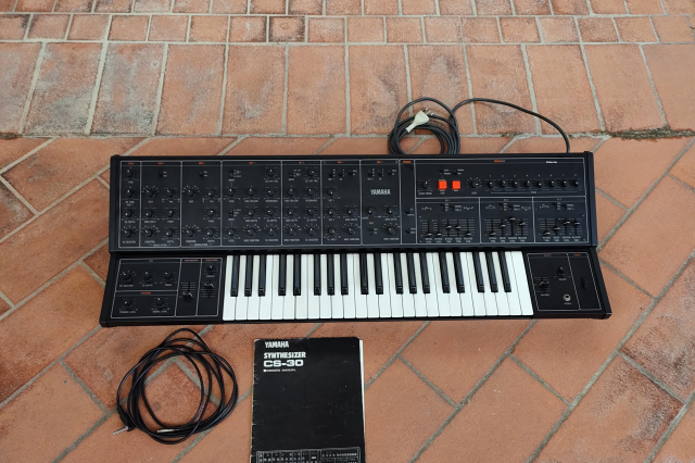 YAMAHA CS 30