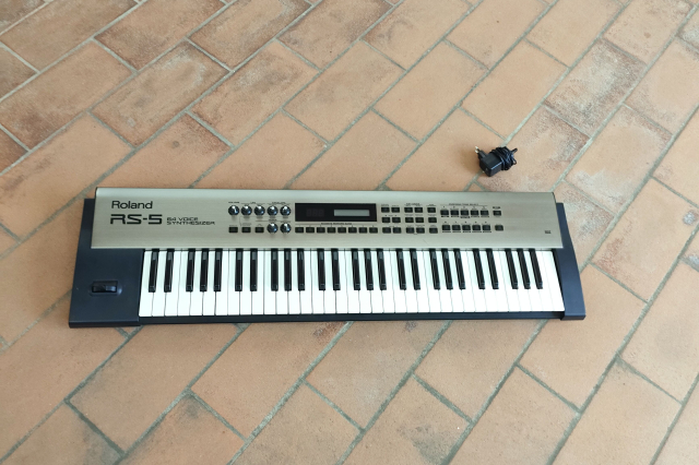ROLAND RS-5