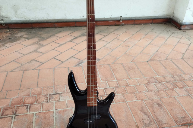 IBANEZ GSR 200