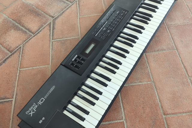 ROLAND XP-10