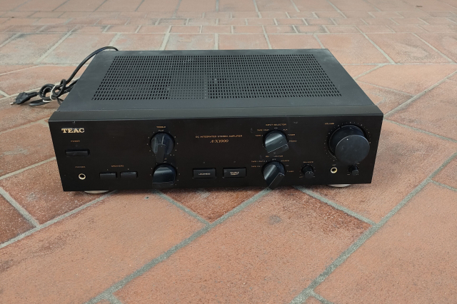 TEAC A-X1000