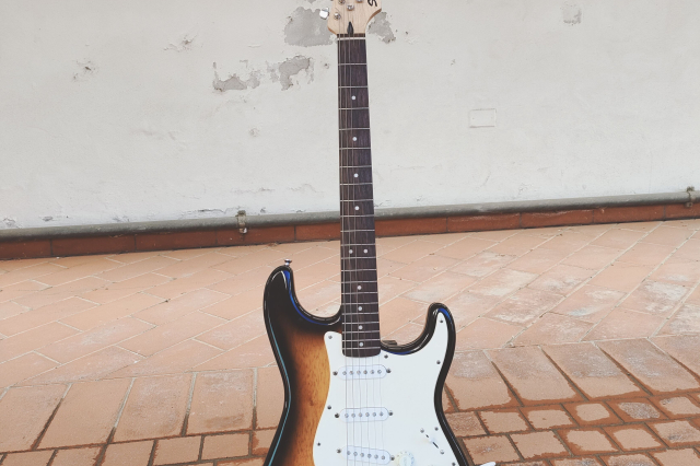 SQUIER BULLET STRAT