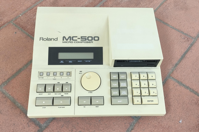 ROLAND MC 500