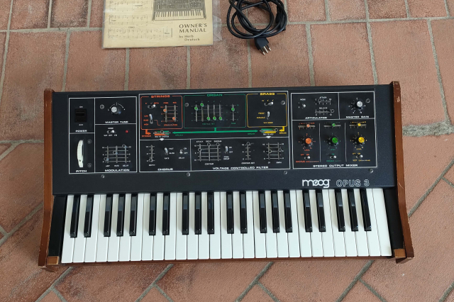 MOOG OPUS 3