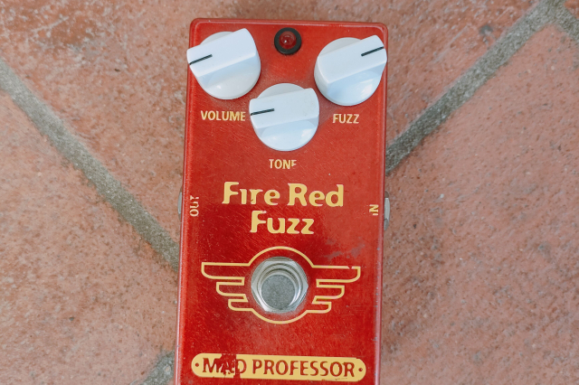 MAD PROFESSOR FIRE  RED FUZZ