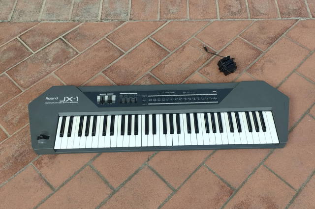 ROLAND JX-1