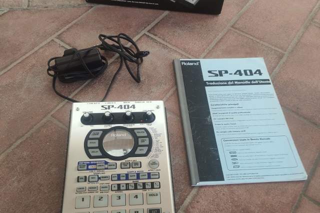 ROLAND SP 404