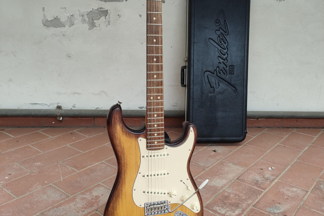 FENDER FSR STRATOCASTER 2014 HAND STAINED