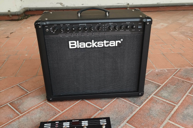 BLACKSTAR ID 60 TVP + FOOTSWITCH