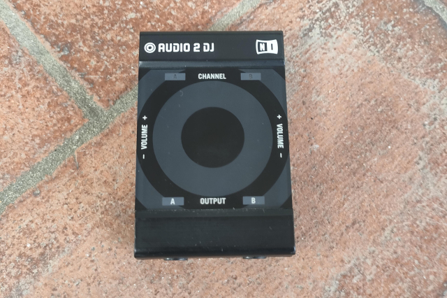 NATIVE INSTRUMENTS AUDIO 2 DJ