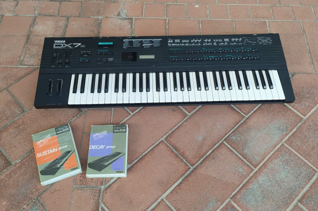 YAMAHA DX 7 S