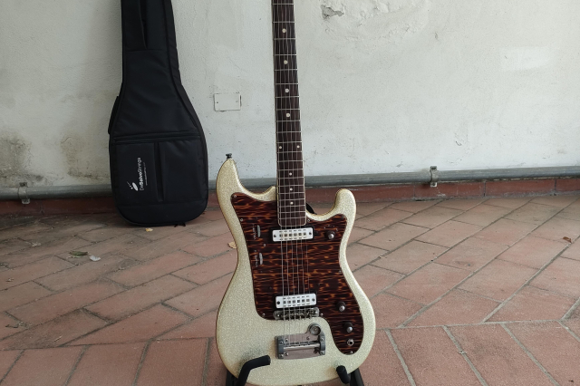 EKO CONDOR 820