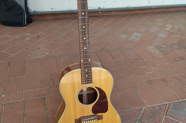 GIBSON LG-2 AMERICAN EAGLE