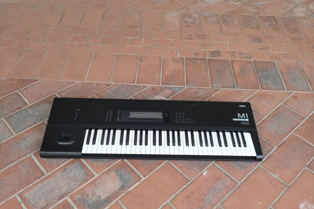 KORG M1