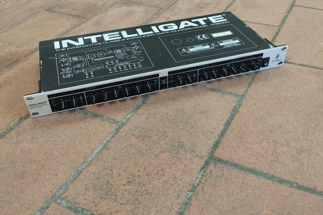 BEHRINGER INTELLIGATE XR2000