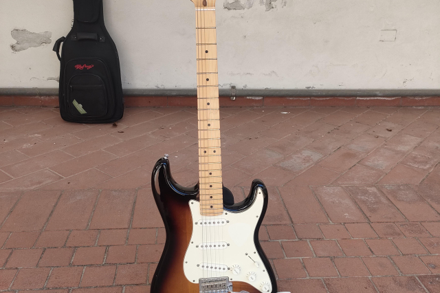 FENDER STRATOCASTER AMERICAN SPECIAL 2012