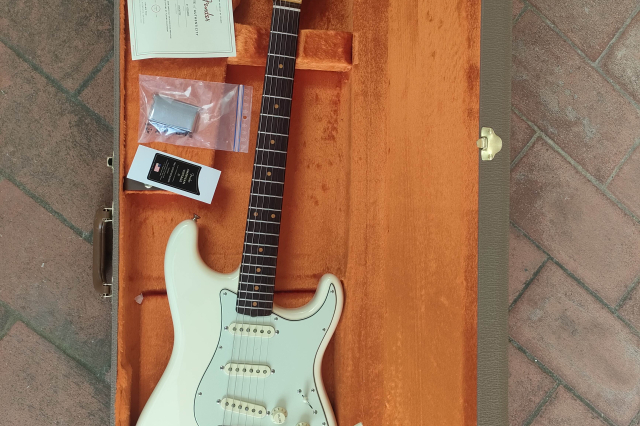 FENDER STRATOCASTER AMERICAN VINTAGE II 1961 OW