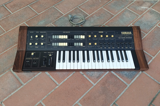YAMAHA CS 15 D