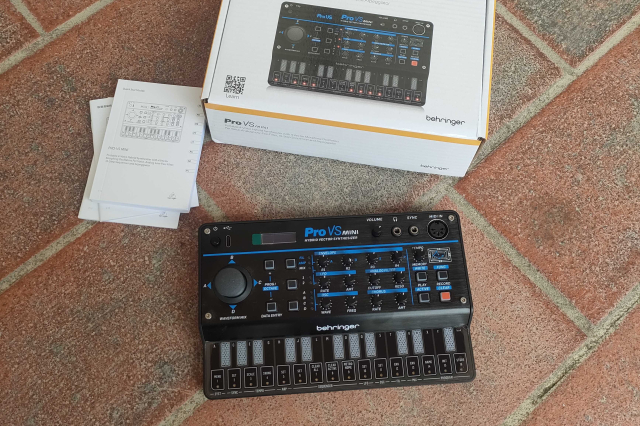 BEHRINGER PRO VS MINI