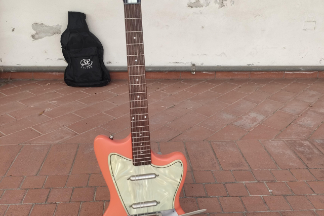 DANELECTRO DEAD ON 67