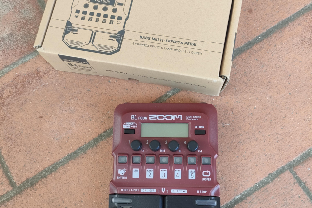 ZOOM B1 FOUR