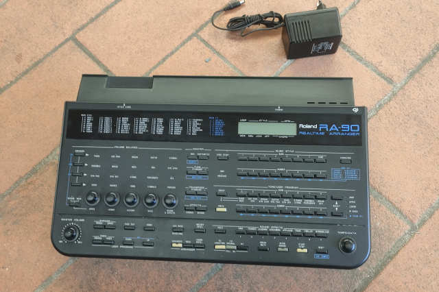 ROLAND RA 90