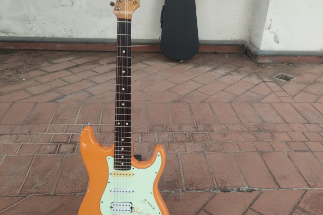 STRATOCASTER ASSEMBLATA