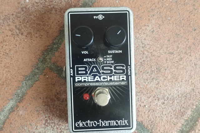 ELECTRO HARMONIX BASS PREACHER