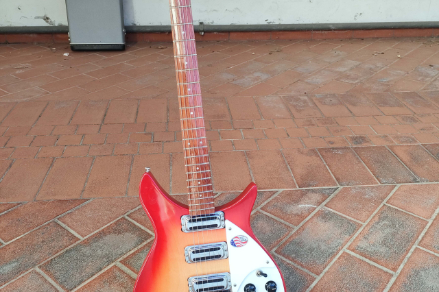 RICKENBACKER 350 V63 LIVERPOOL