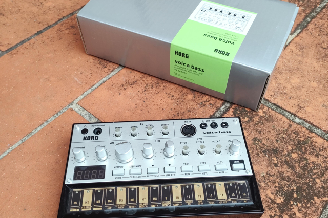 KORG VOLCA BASS
