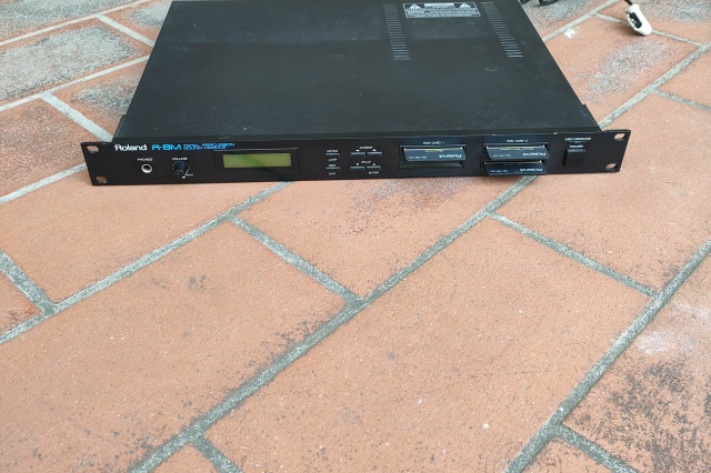 ROLAND R8-M + CARDS