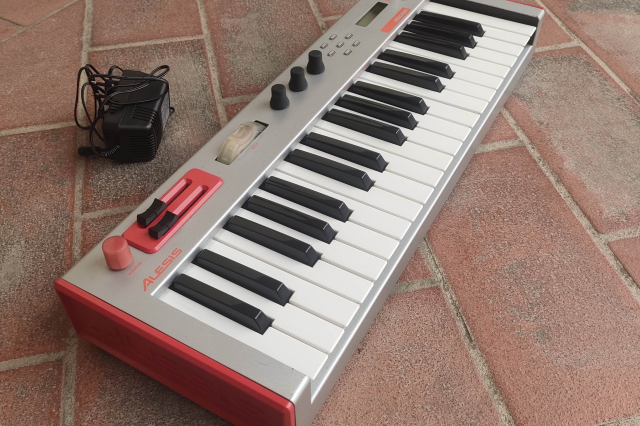 ALESIS MICRON