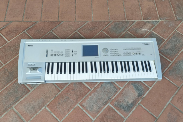KORG TRITON 61