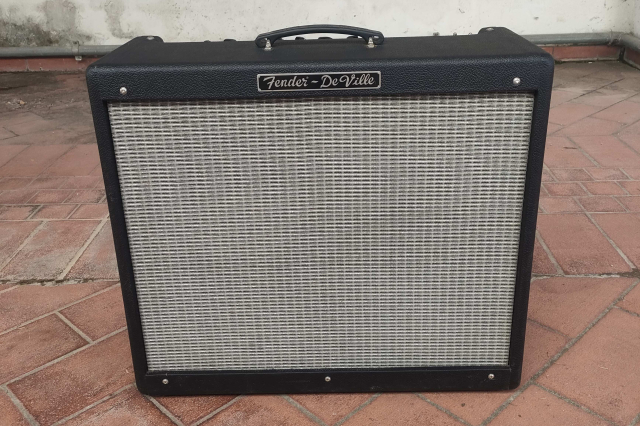 FENDER HOT ROD DEVILLE 212