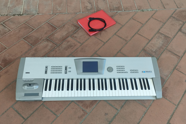 KORG TRINITY