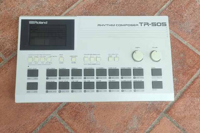 ROLAND TR-505
