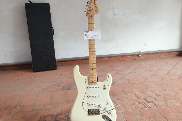 FENDER STRATOCASTER AMERICAN SPECIAL 2016