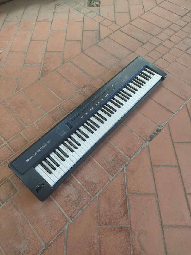 ROLAND A 30