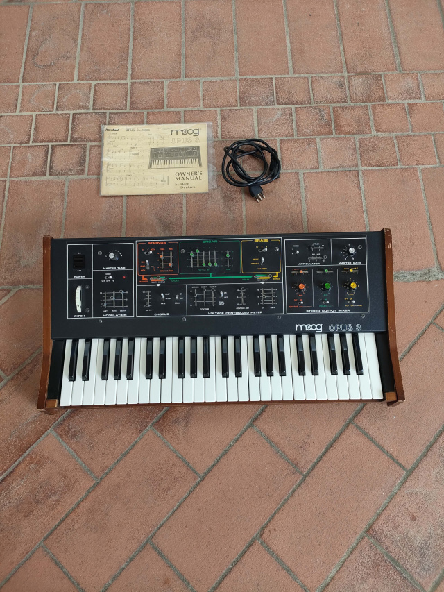 MOOG OPUS 3