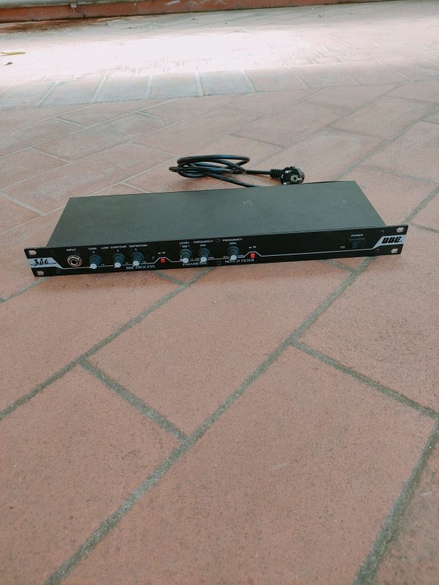 BBE 386 ACOUSTIC PREAMP
