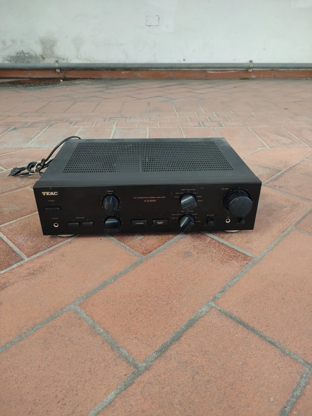 TEAC A-X1000