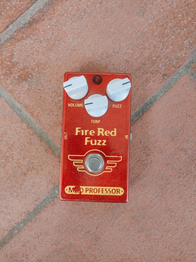 MAD PROFESSOR FIRE  RED FUZZ