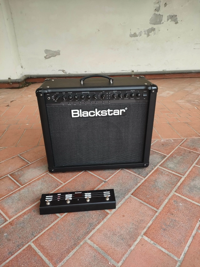 BLACKSTAR ID 60 TVP + FOOTSWITCH