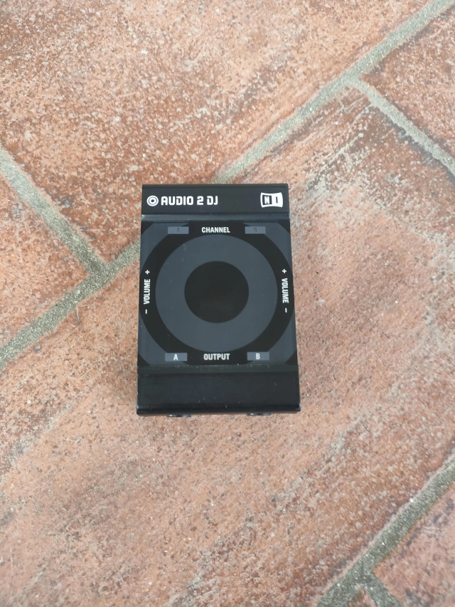 NATIVE INSTRUMENTS AUDIO 2 DJ