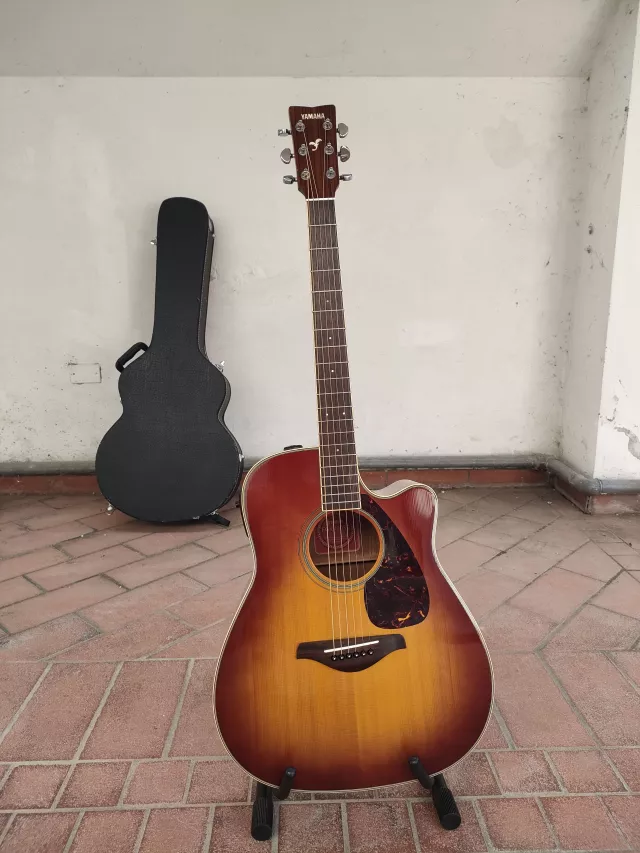 YAMAHA FGX 720 SC