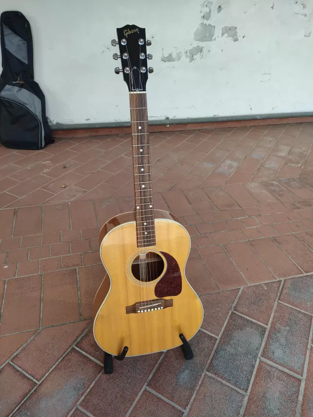 GIBSON LG-2 AMERICAN EAGLE