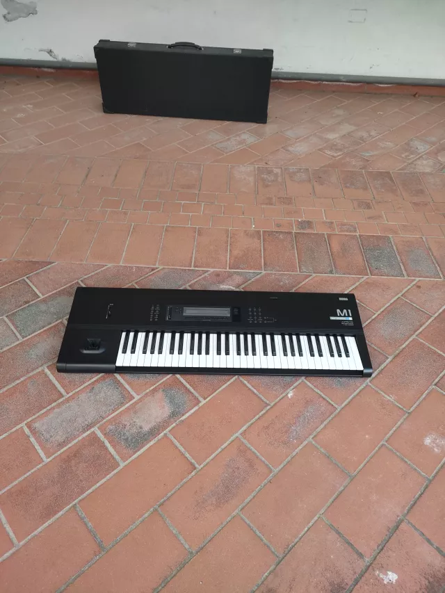 KORG M1