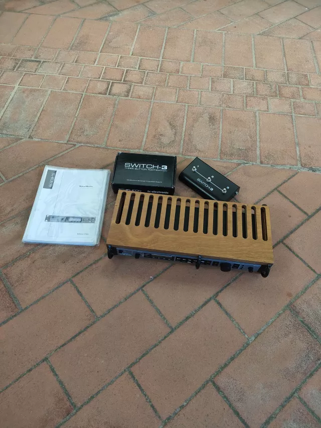 TC HELICON VOICEWORKS + SWITCH