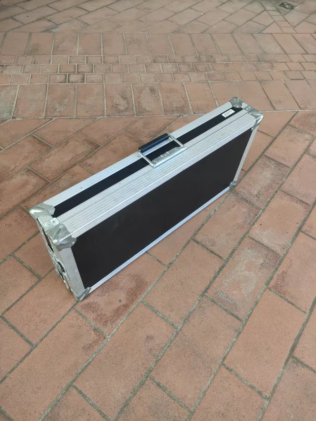 FLIGHT CASE PEDAL BOARD + ALIMENTATORE