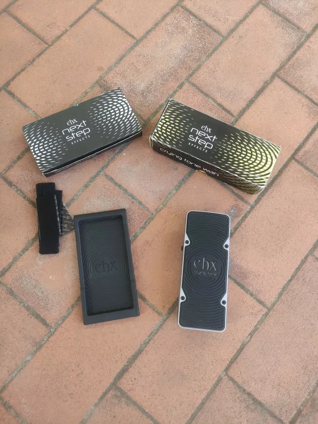 ELECTRO HARMONIX CRYING TONE WAH